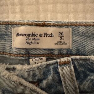 Abercrombie curve love high rise mom Jean size 26